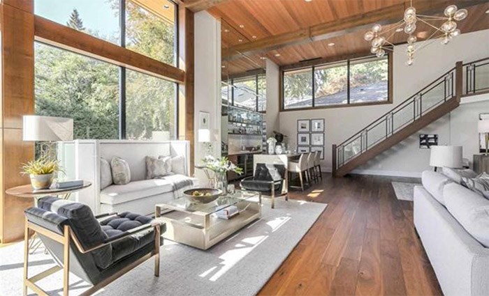  The gracious main living area has huge ceilings with stairs from the upper lobby area, and vast windows with a tree-lined outlook. Listing agent: Michael He