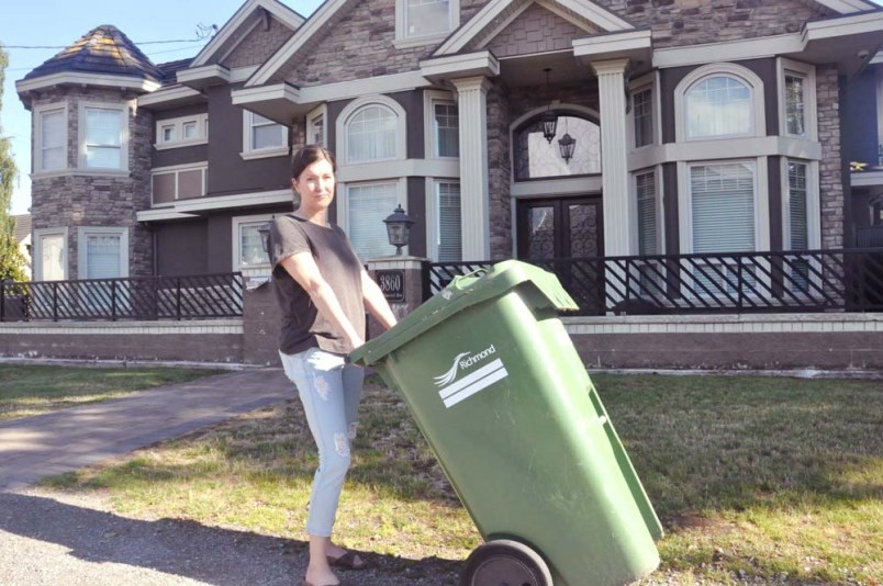  Laura Gillanders is sick and tired of having to tidy up after a neighbouring mansion, which has been empty for six years. Daisy Xiong photo