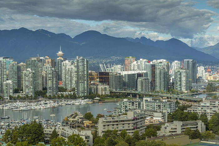  Vancouver skyline/Shutterstock