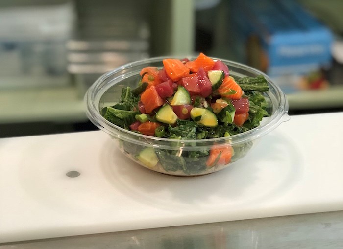  Building the Simply Poke bowl (Lindsay William-Ross/鶹ýӳ)