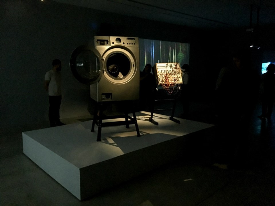  Kevin Schmidt's How to Make An Off-Grid Hydroelectric Light Show Photo Melissa Shaw
