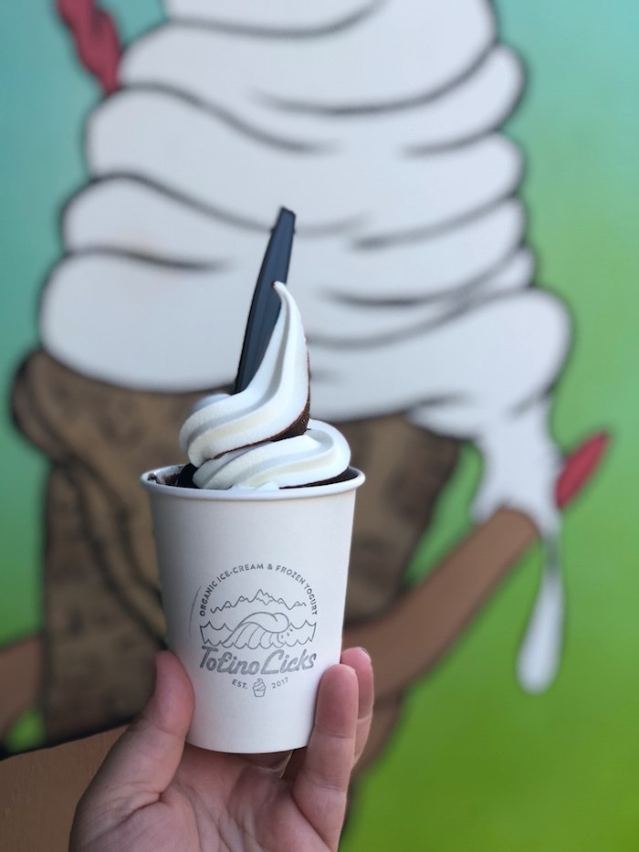  Chocolate vanilla swirl at Tofino Licks (Lindsay William-Ross/鶹ýӳ)