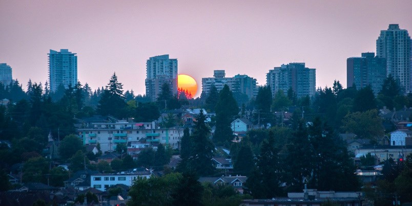  The poor air quality has been credited for the moon over Burnaby and New Westminster to look red Friday night. Photograph By KIMIKO KARPOFF/CONTRIBUTED
