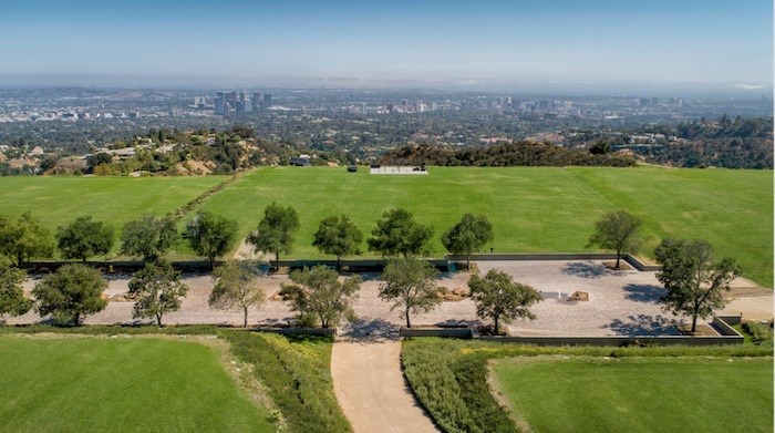  The 157-acre property has private roads, landscaping, trees and sprinklers to keep it all green. Billion-dollar golf course, perhaps? Listing agent: Aaron Kirman, photo by Beth Coller via Forbes.com