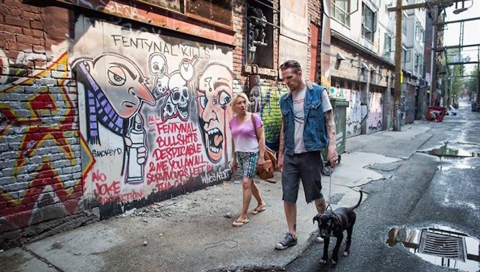  Trey Helten, right, speaks with drug user Gina McEwen while walking his dog Princess Zelda in the Downtown Eastside of Vancouver on Friday, August 10, 2018. (THE CANADIAN PRESS/Darryl Dyck)