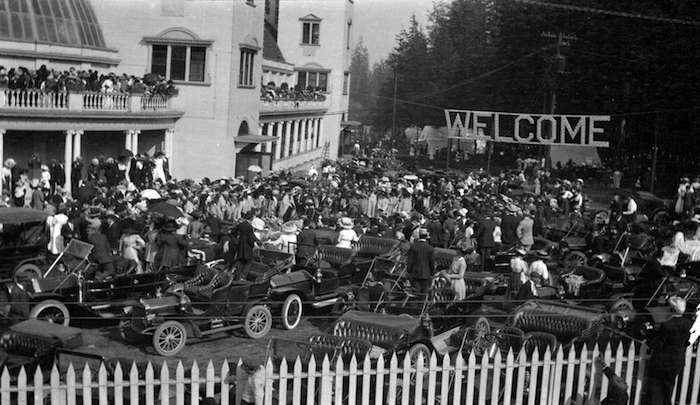  Crowds gather to watch the opening of the first PNE, 1910 (Vancouver Archives)