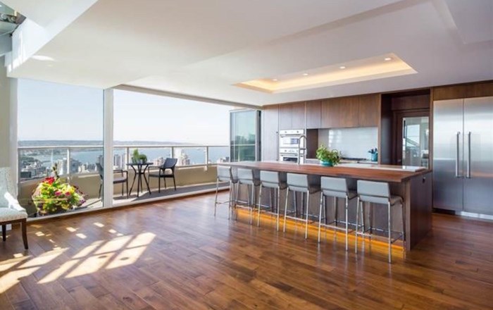  This gorgeous main floor kitchen opens right up to the ocean-view balcony, perfect for entertaining. Listing agents: John J Zhou, Fan Yang