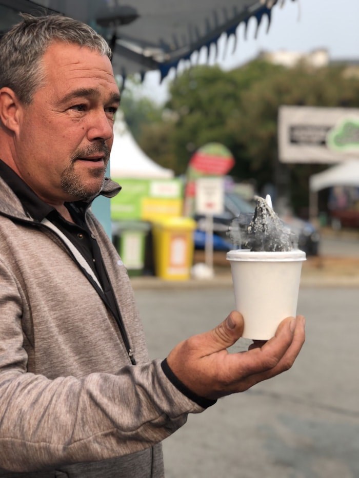  Smoking Charcoal Soft Serve (Lindsay William-Ross/Vancouver Is Awesome)