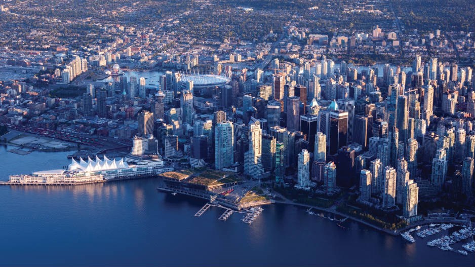  Vancouver skyline/Shutterstock