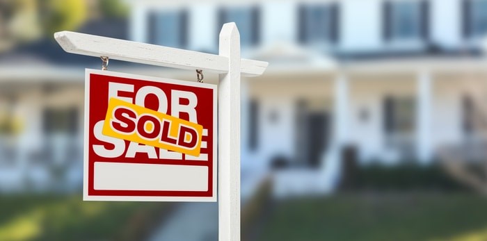  House sold sign/Shutterstock