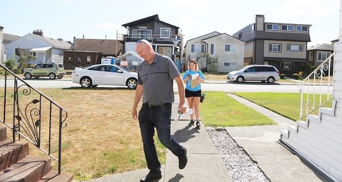  Mike Hurley door-knocks as part of his campaign to become mayor of Burnaby. Photograph by Lisa King