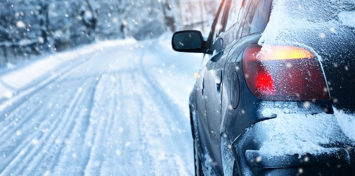  Snowy road/Shutterstock