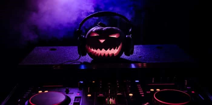  Photo: Halloween pumpkin DJ / Shutterstock