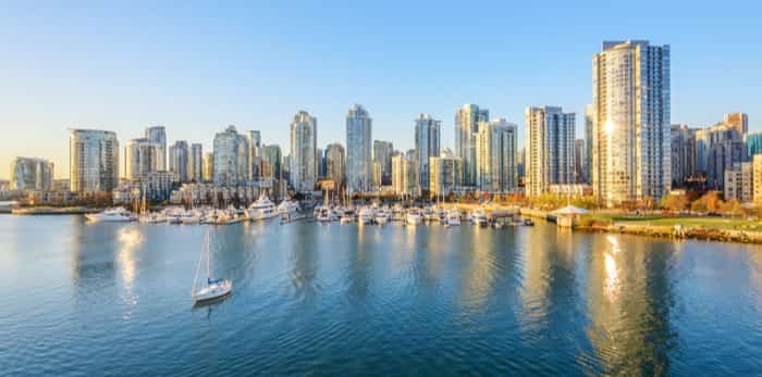  Photo: view from Cambie bridge / Shutterstock