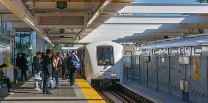  Photo: skytrain platform / Shutterstock