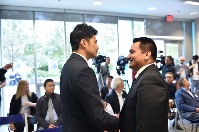  Wei Qiao Zhang (left) with then-Vision mayoral candidate Ian Campbell at Zhang’s launch in June. Both candidates are no longer with party. Photo Dan Toulgoet