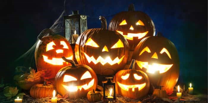  Photo: Halloween pumpkin head jack lantern with burning candles / Shutterstock