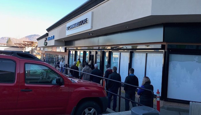  The lineup outside the government-run cannabis store in Kamloops; photo taken on Oct. 24. (Tereza Verenca)