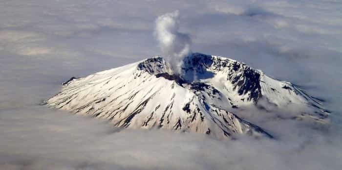  Photo: Mount St. Helens Blow-Off Flying Over / Shutterstock