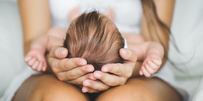  Newborn baby/Shutterstock