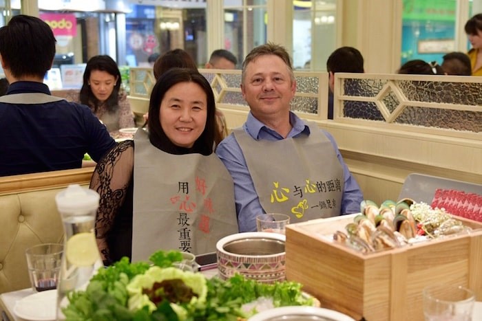  Lucy Liu, owner of the Dolar Shop, poses for a photo with Wayne Kolins, food service manager at the restaurant's fish supplier (Frobisher International Ltd). Photo: Megan Devlin