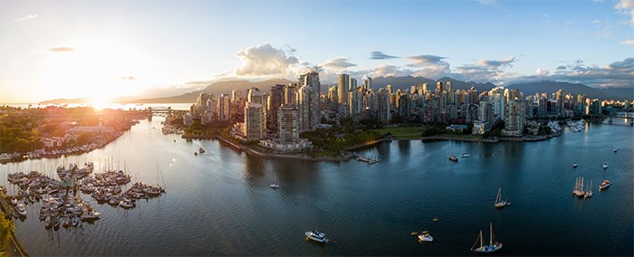  Vancouver harbour / Shutterstock