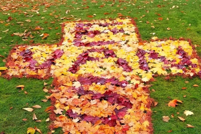  Mystery artist creates East Van Cross out of maple leaves. (Photo by Adrian via Reddit)