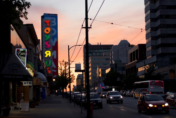  Toys R Us Bowmac sign in 2007 (