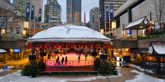  Robson square a vibrant ''hole'' in the heart of the city surrounded by skyscrapers where a skating rink full of people / Shutterstock