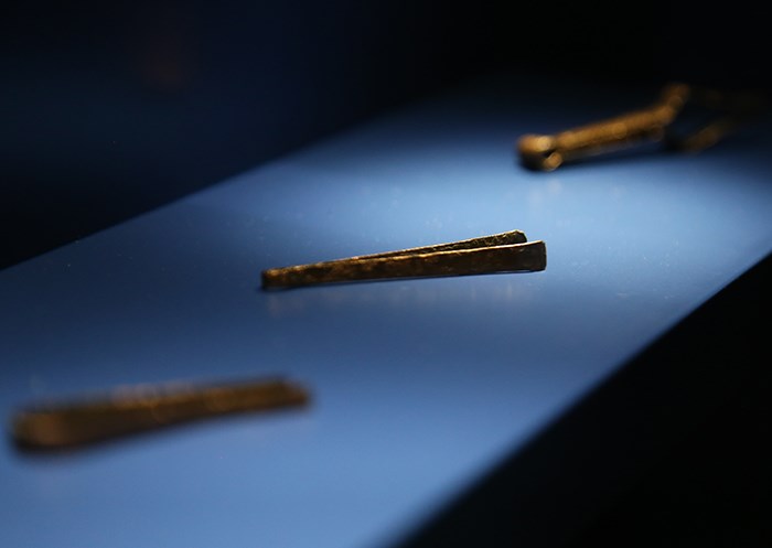  Ancient Egyptian tweezers. Photo Bob Kronbauer