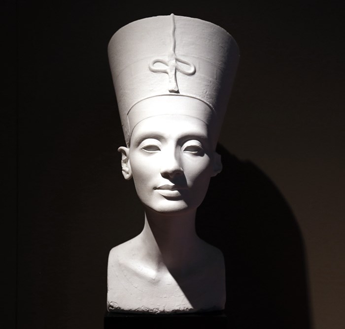  Nefertiti. Photo Bob Kronbauer