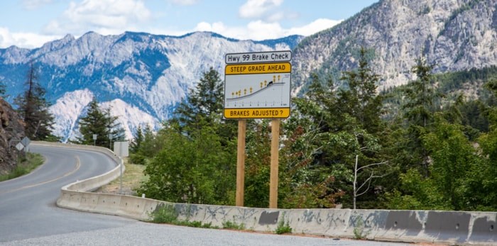  On the Sea to Sky Highway near Whistler ( Luis War / Shutterstock.com)