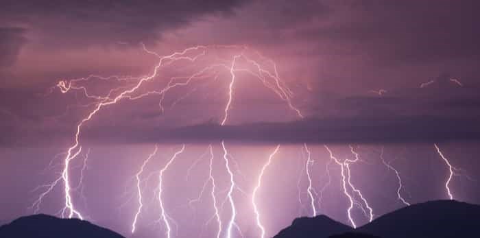  Lightning bolt/Shutterstock