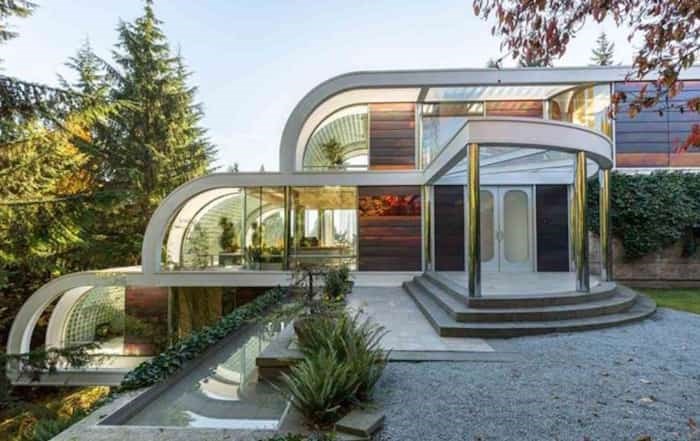  Eppich House 2 by Arthur Erickson is built from curved steel beams, made by the original owner of the house who is listing the home for the first time. Listing agent: Eric Latta