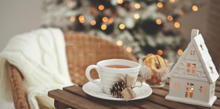  Tea at the holidays/Shutterstock