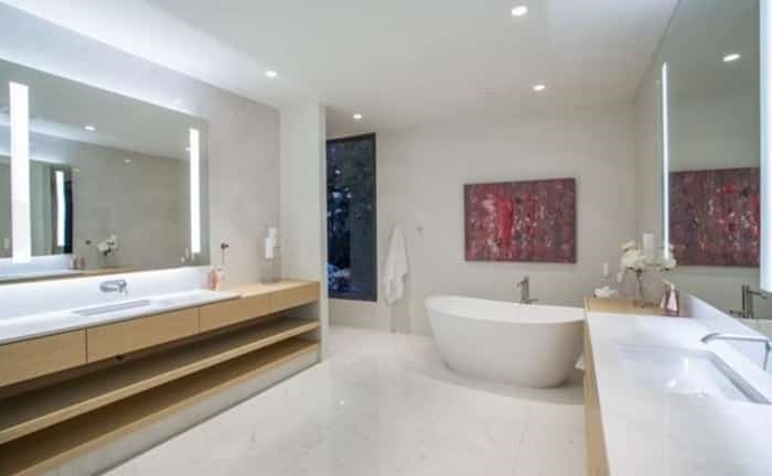  The beauty of this contemporary bathroom is in its simplicity. Listing agent: Geoff Taylor