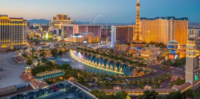  Aerial view of Las Vegas strip in Nevada as seen at night USA / Shutterstock