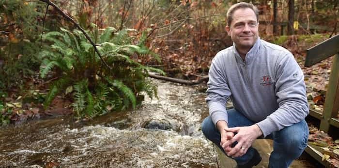  Scott Hinch, a forestry professor with the University of B.C.’s Forest and Conservation Sciences department, recently wrapped up a seven-year study tracking the migration patterns and survival rates of millions of sockeye and steelhead salmon.