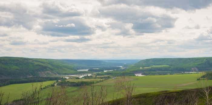  View of Peace River valley from the Peace River Lookout near Fort St. John / Shutterstock