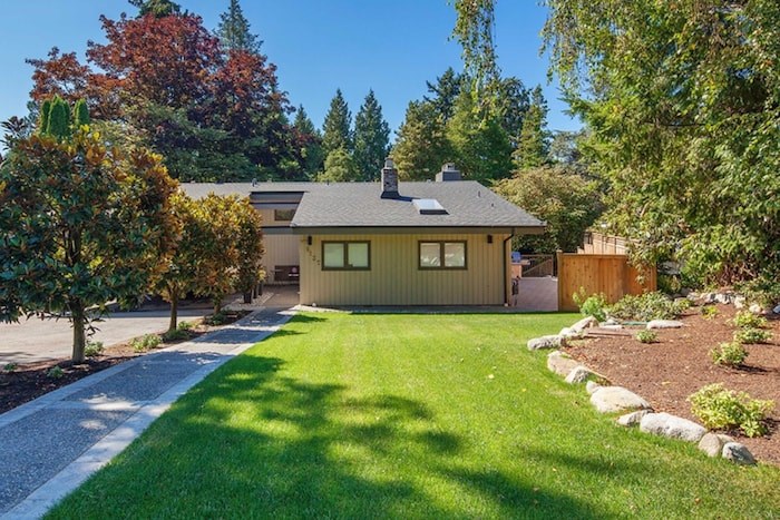  This modestly sized house on a large, desirable lot in Vancouver's Dunbar neighbourhood is being sold at an auction primarily targeted at Chinese buyers. Image supplied