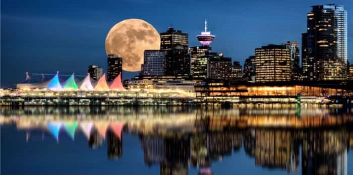  Vancouver Night Full Moon from Stanley Park / Shutterstock