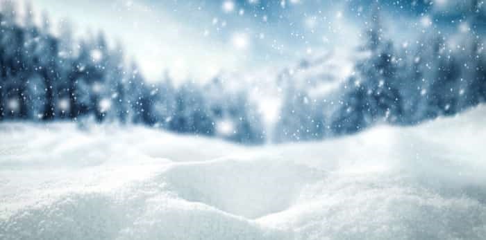  Winter background of snow and frost / Shutterstock