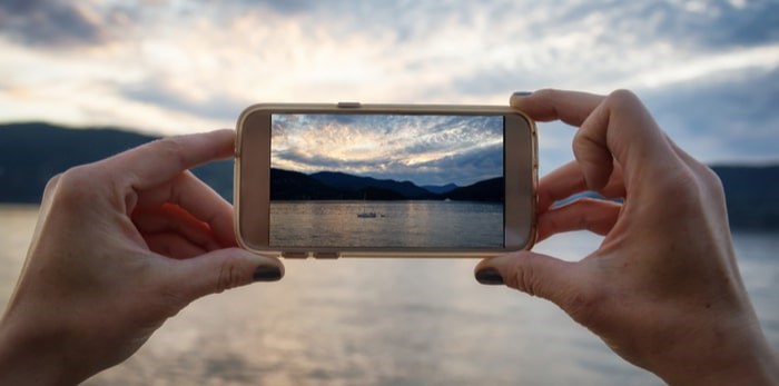  Taking a photo in Whytecliff Park/Shutterstock