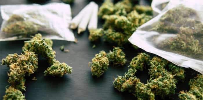  Photo: marijuana on black table, rolled joints / Shutterstock