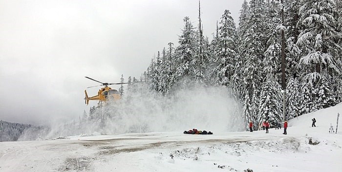  North Shore Rescue members prepare for a winter long line helicopter rescue. (North Shore News file photo)