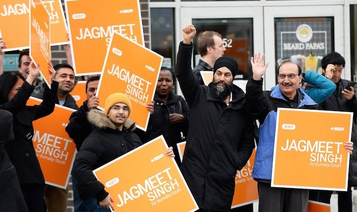  NDP leader Jagmeet Singh stood with supporters at the corner of Royal Oak Avenue and Imperial Street on Sunday. Photo by Jennifer Gauthier