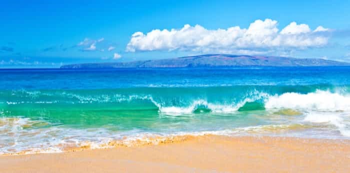  Ocean Surf in a Tropical Beach Vacation of Maui Hawaii in the Pacific / Shutterstock