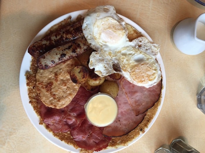  Breakfast platter with pannekoeken (Lindsay William-Ross/鶹ýӳ)