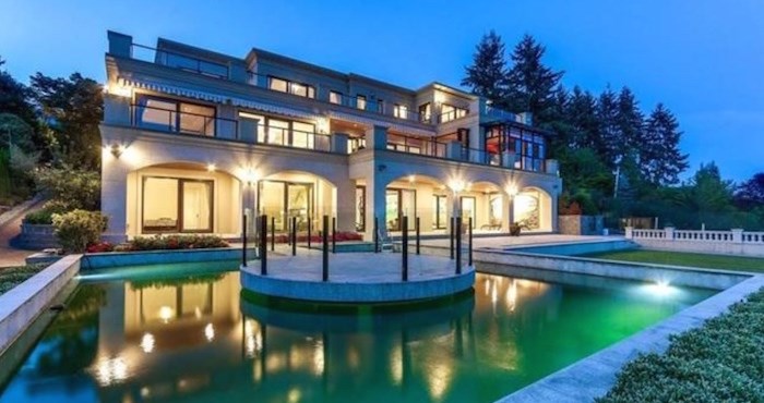  This grand home on Eyremount Drive in West Vancouver was built in 2015, and has a pond plus fountains and a waterfall. Listing agent: Wendy Tian