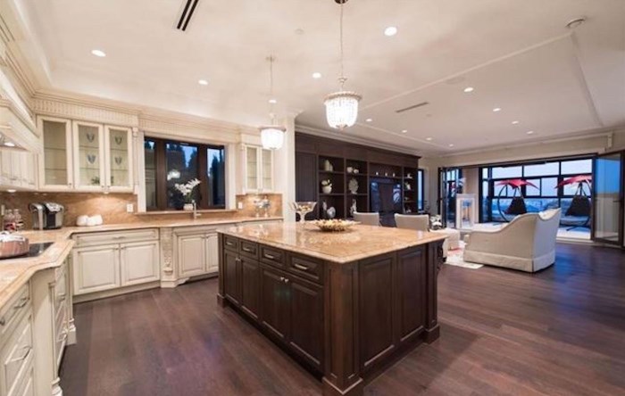  This super-fancy kitchen opens to the family room, which itself flows out to the sunroom. Listing agent: Wendy Tian